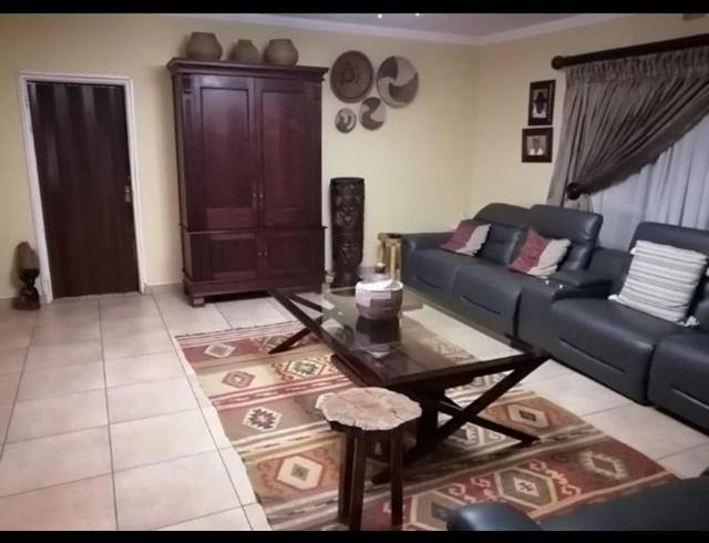7 BEDROOM HOUSE FOR SALE IN CLAYVILLE